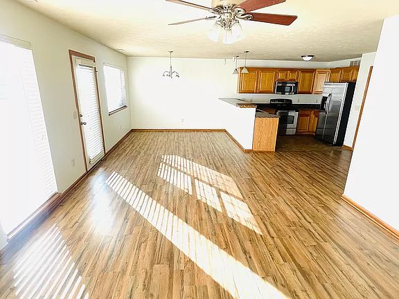 2nd image of 1827 N 176th Plz