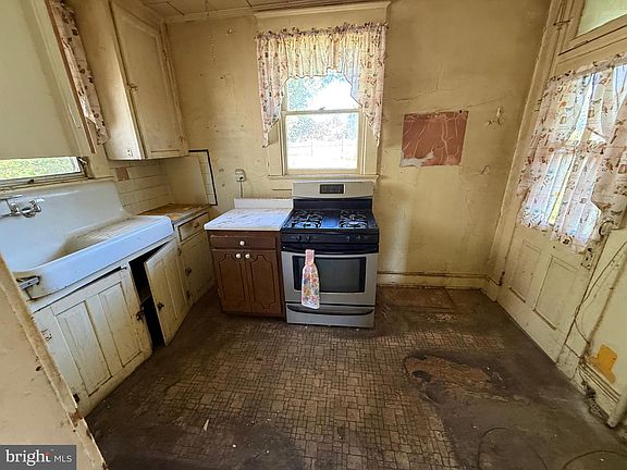 4th image of 5001 Ross Rd