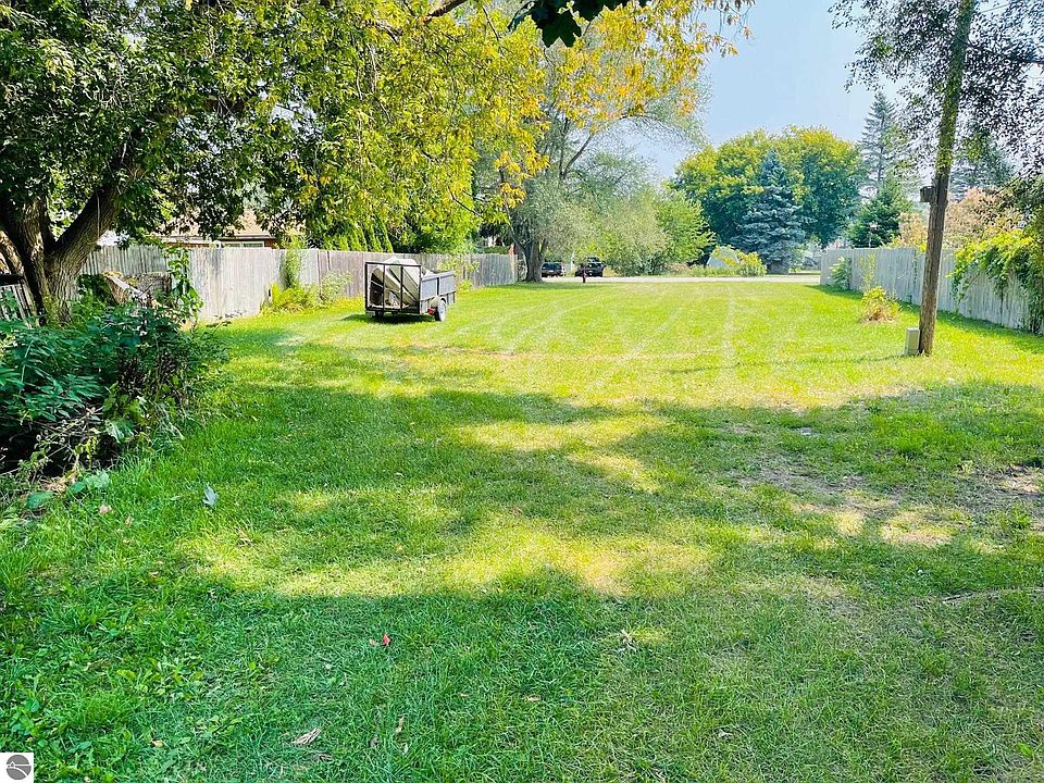 2040 S Main St, Central Lake, MI 49622 Zillow