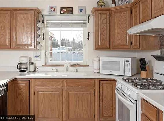 5th image of 1611 Tamarack St