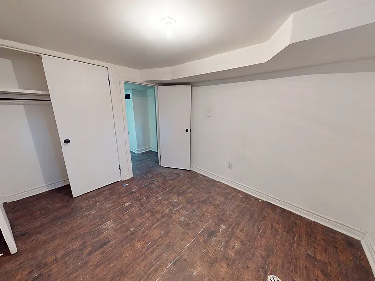 1054 Dovercourt Rd #BASEMENT — Photo 16