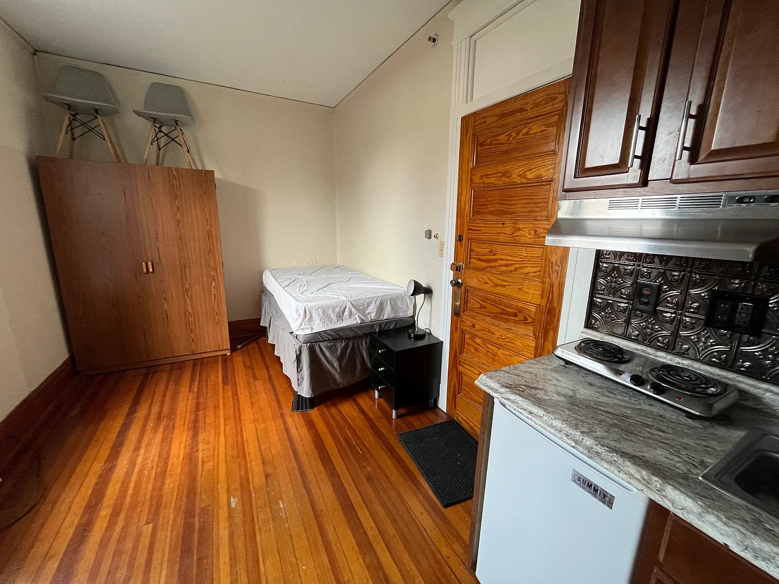 Studio, $975 — Photo 3