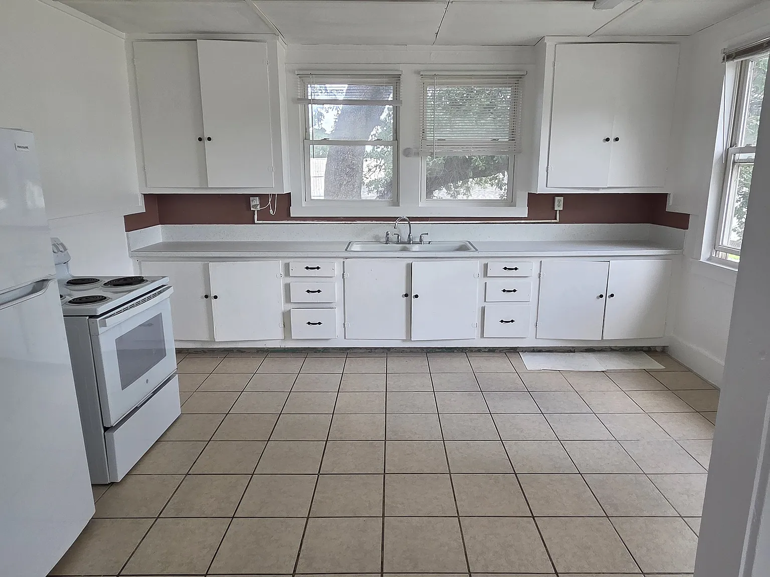 3 bed, 950 sqft, $1,500 — Photo 1