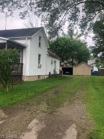 2nd image of 438 W Washington St