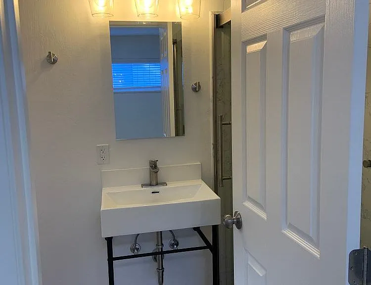 1042 Evans Ave — Photo 14
