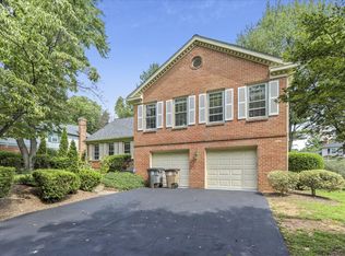 403 Green Pasture Dr, Rockville, MD 20852