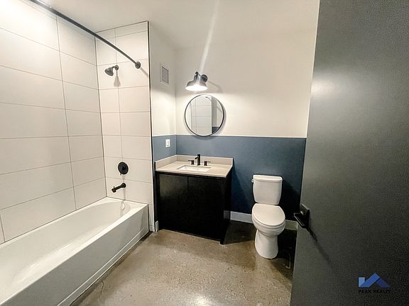 2nd image of 2061-71 N Southport Ave #406