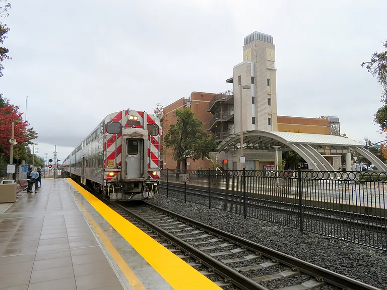 5 minutes to Caltrain