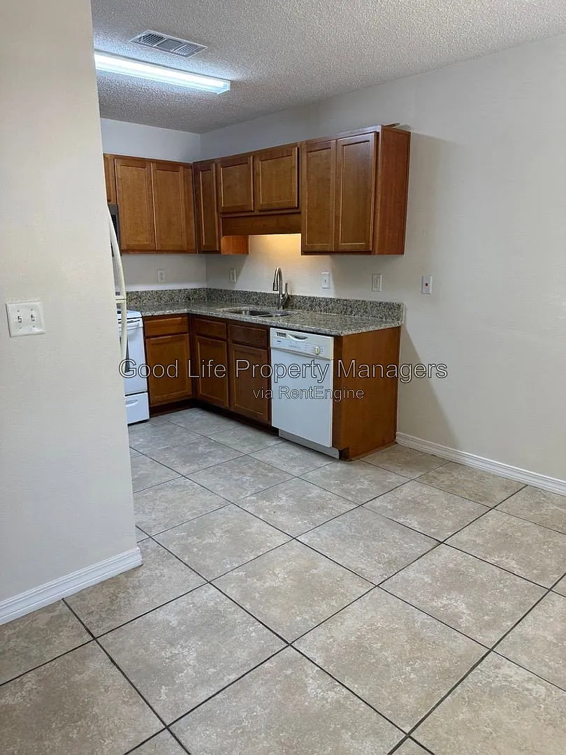 3 bed, 2.0 bath, 1150 sqft, $1,475 — Photo 2