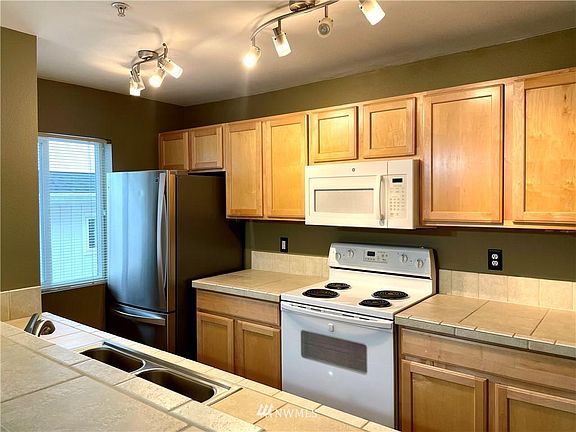 5th image of 805 Harrington Pl SE Unit 3142