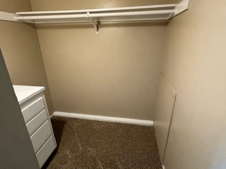 Hidden Creek Apartments — Photo 158