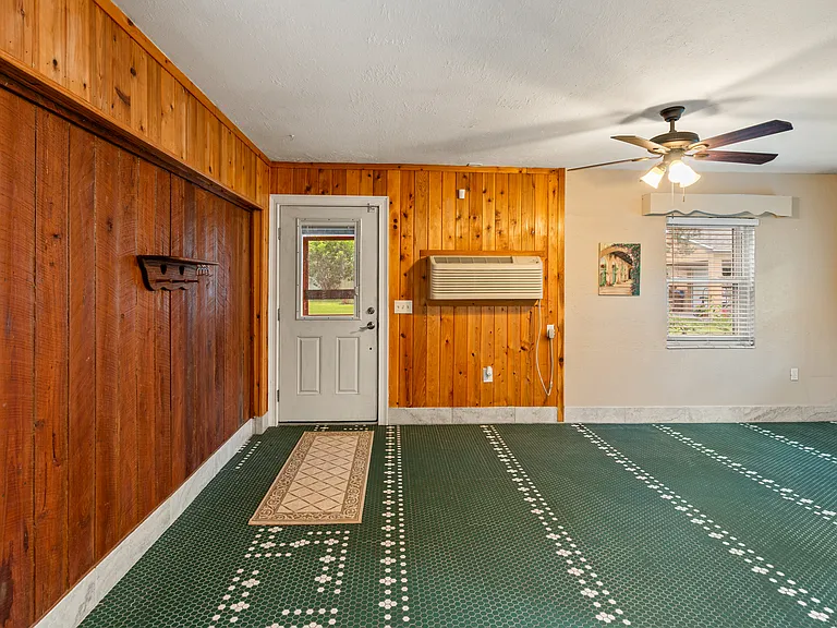 5709 Lake Le Clare Rd — Photo 8