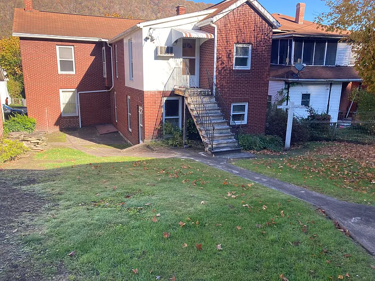 710 Temple St — Photo 25