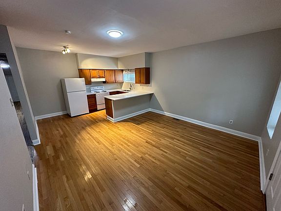 3rd image of 4250-52 Castleman Ave #4250