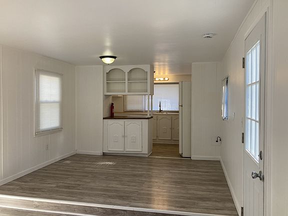 4th image of 100 Hemlock Dr #160