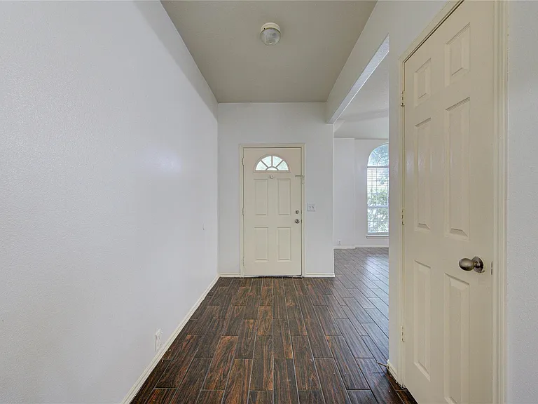 14027 Coveney Dr — Photo 20