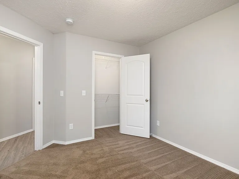 552 W Danielle St — Photo 7