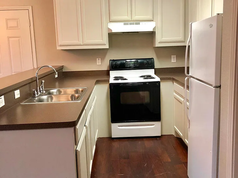 100 Leatherwood St — Photo 10