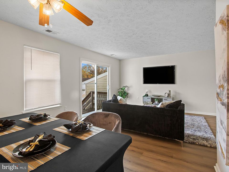 1st image of 33 Park Square Dr
