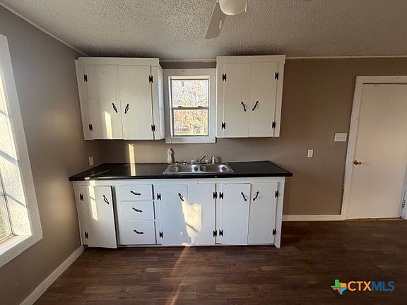 4th image of 802 Cadwell St