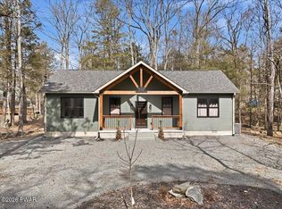 1050 Mockingbird Ln, Lake Ariel, PA
