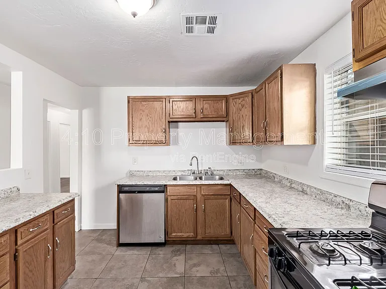 1117 N 13th St #1 — Photo 15