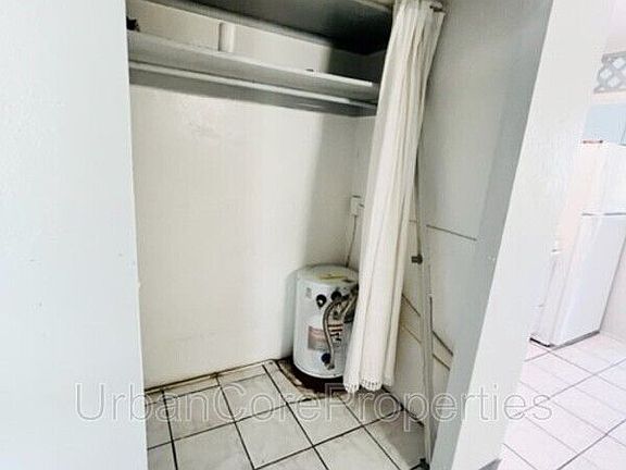 5th image of 1023 Locust St NE APT 21
