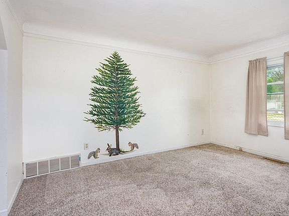 2nd image of 305 Marston St