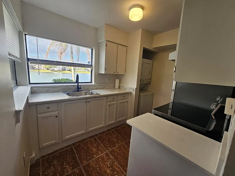 1041 Jefferson Dr #J — Photo 17