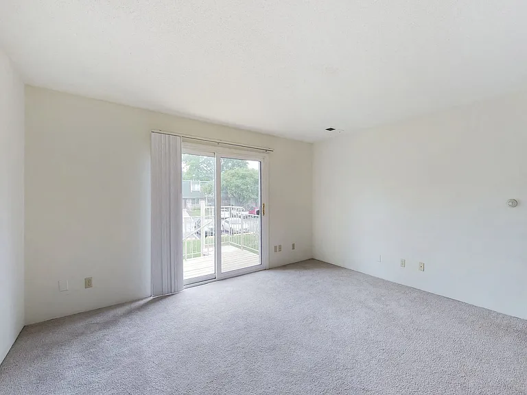 Sherwood Glen — Photo 29