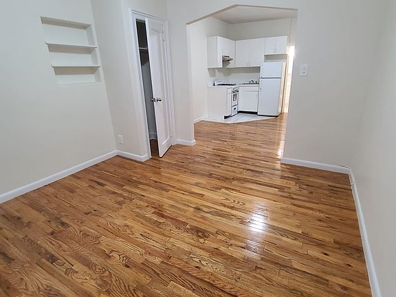 4th image of 325 E 48th St APT 3A