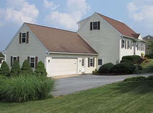 459 Red Rose Dr, Manheim, PA 17545