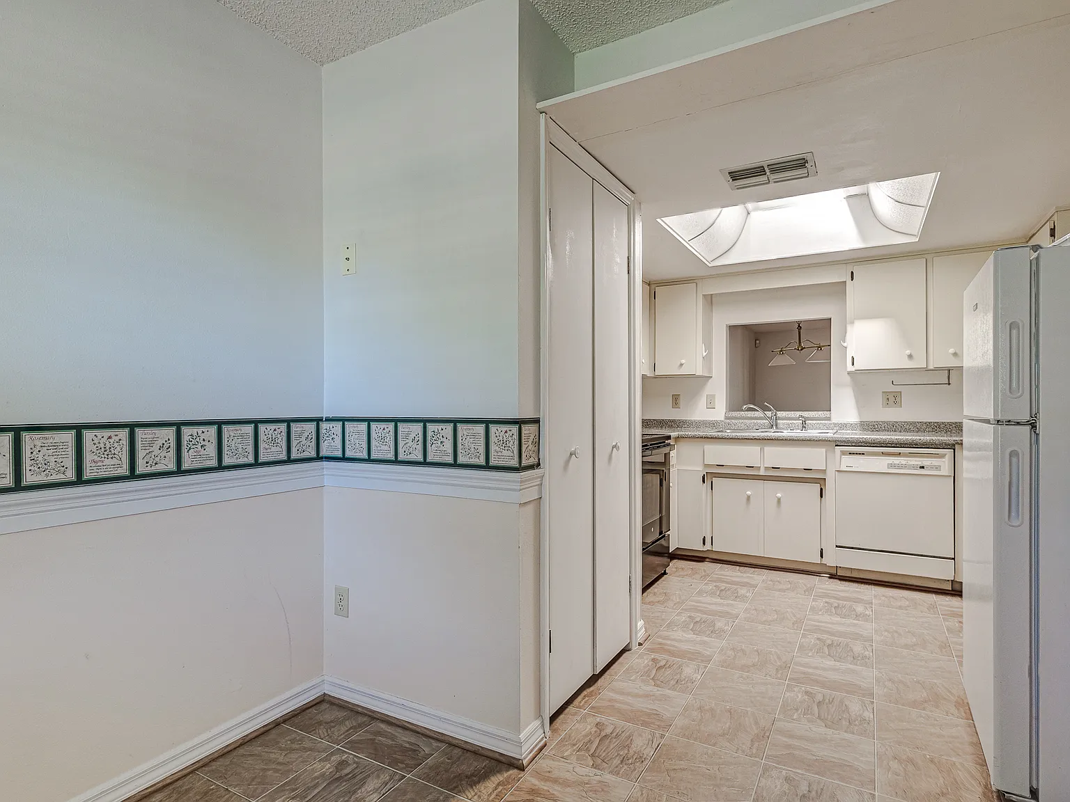 205 N Trout Ave — Photo 3