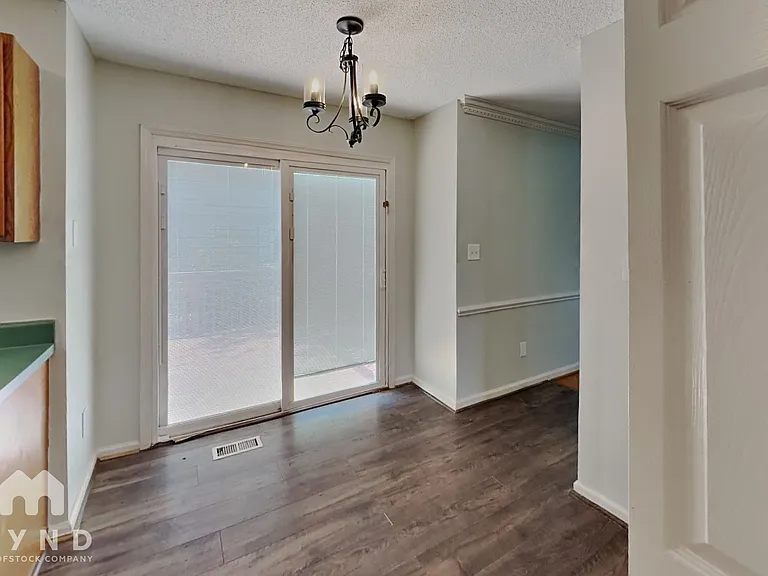 2024 Julian Ln — Photo 4