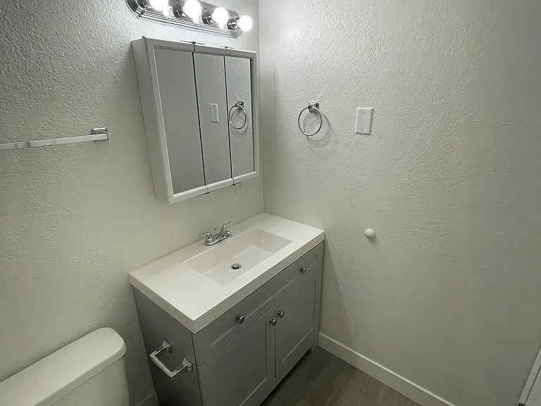 1309 E Sylvan Cir #6 — Photo 7