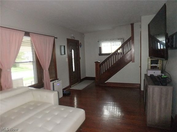 3rd image of 5906 Velma Ave