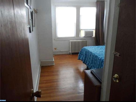 5th image of 915 Brill St