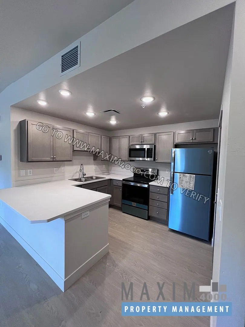 940 Grand Avenue — Photo 4