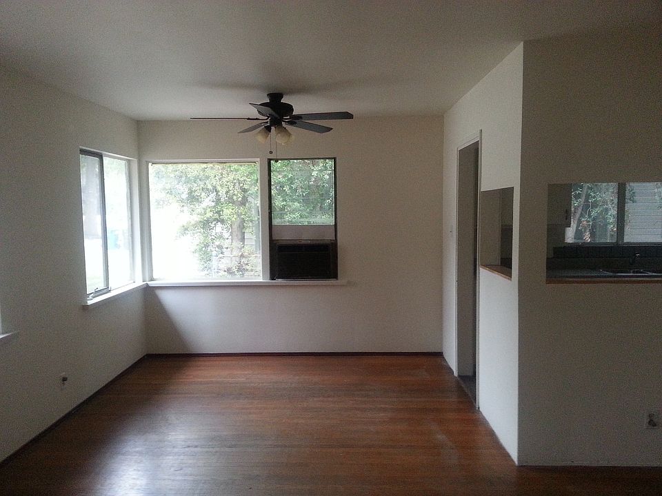 2nd image of 324 Mariposa Ave