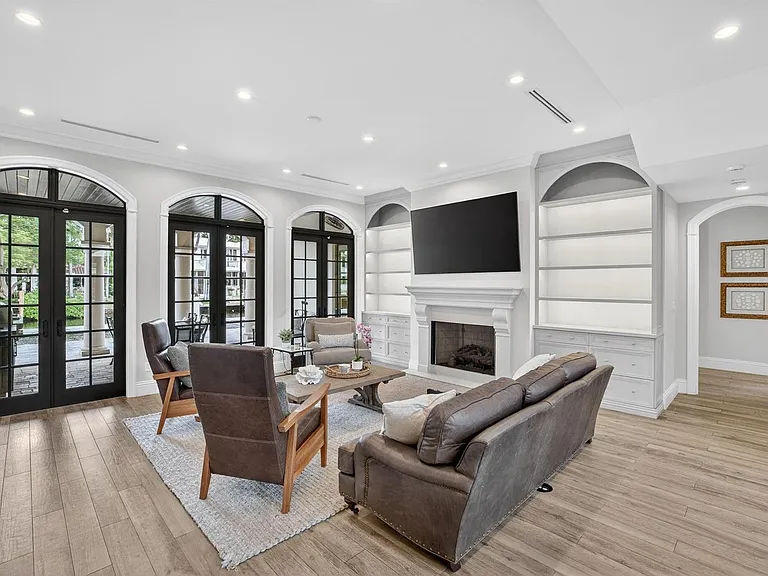 2425 Delmar Pl — Photo 13