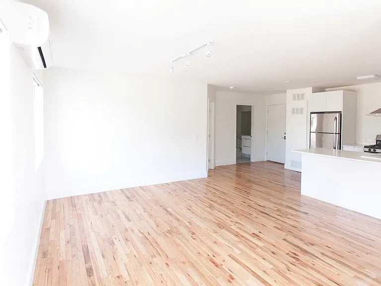 201 Avenue 55 #205 — Photo 8
