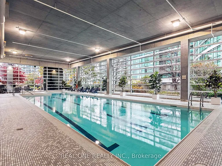 81 Navy Wharf Ct #810 — Photo 38