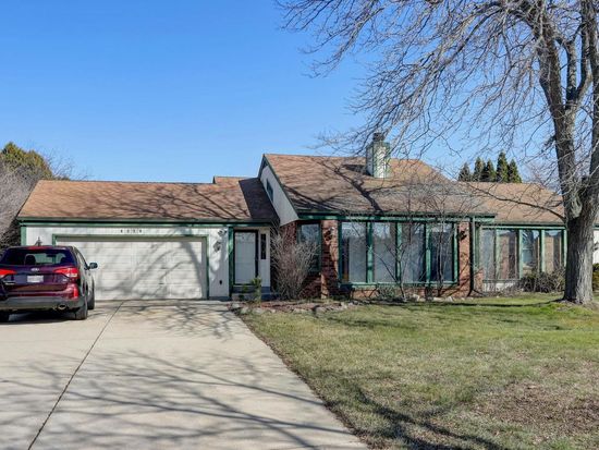 8228 West Imperial DRIVE, Franklin, WI 53132