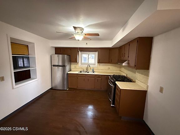 4th image of 609 E 8th St