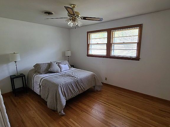 4th image of 3245 Knobview Dr