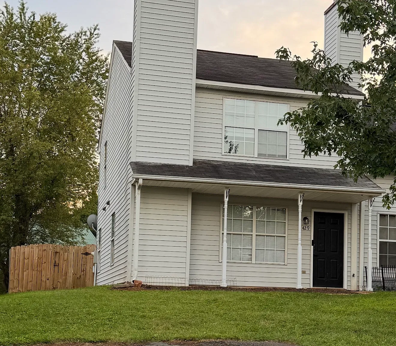 3 bed, 2.5 bath, 1120 sqft, $2,340 — Photo 1