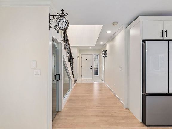 5th image of 23115 15 Avenue SE #D1