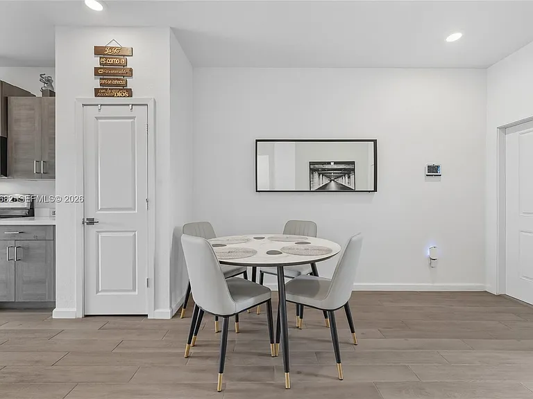 805 SE 18th St #805 — Photo 3