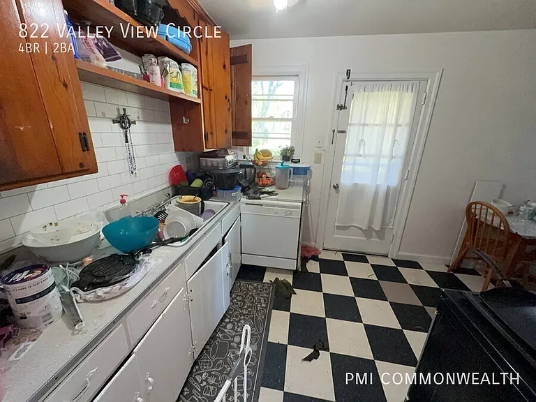 822 Valley View Cir — Photo 17
