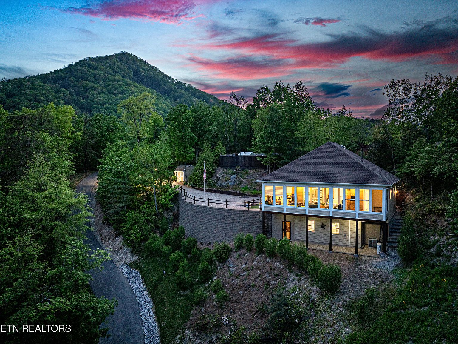 house on the hill ストライプの上下 3955 Denton Ct, Sevierville, TN 37862 | Zillow